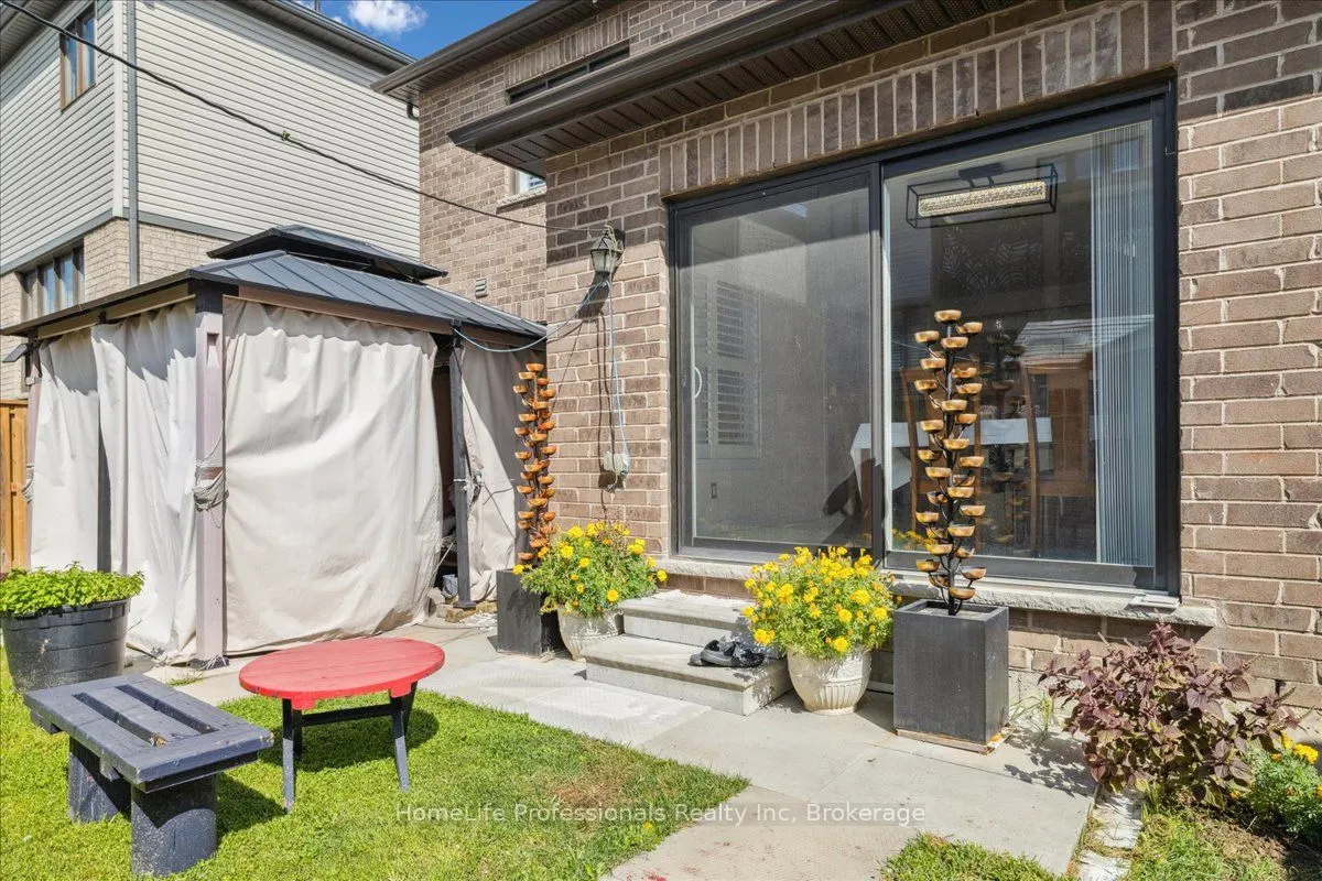 107 Pagebrook Crescent
