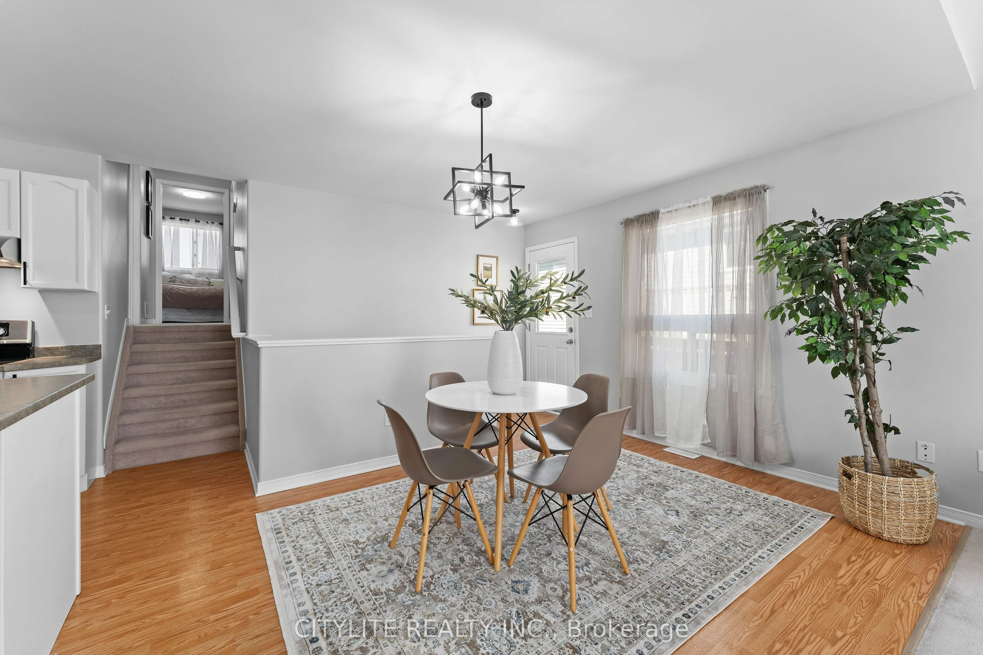 844 PEACHWOOD Street