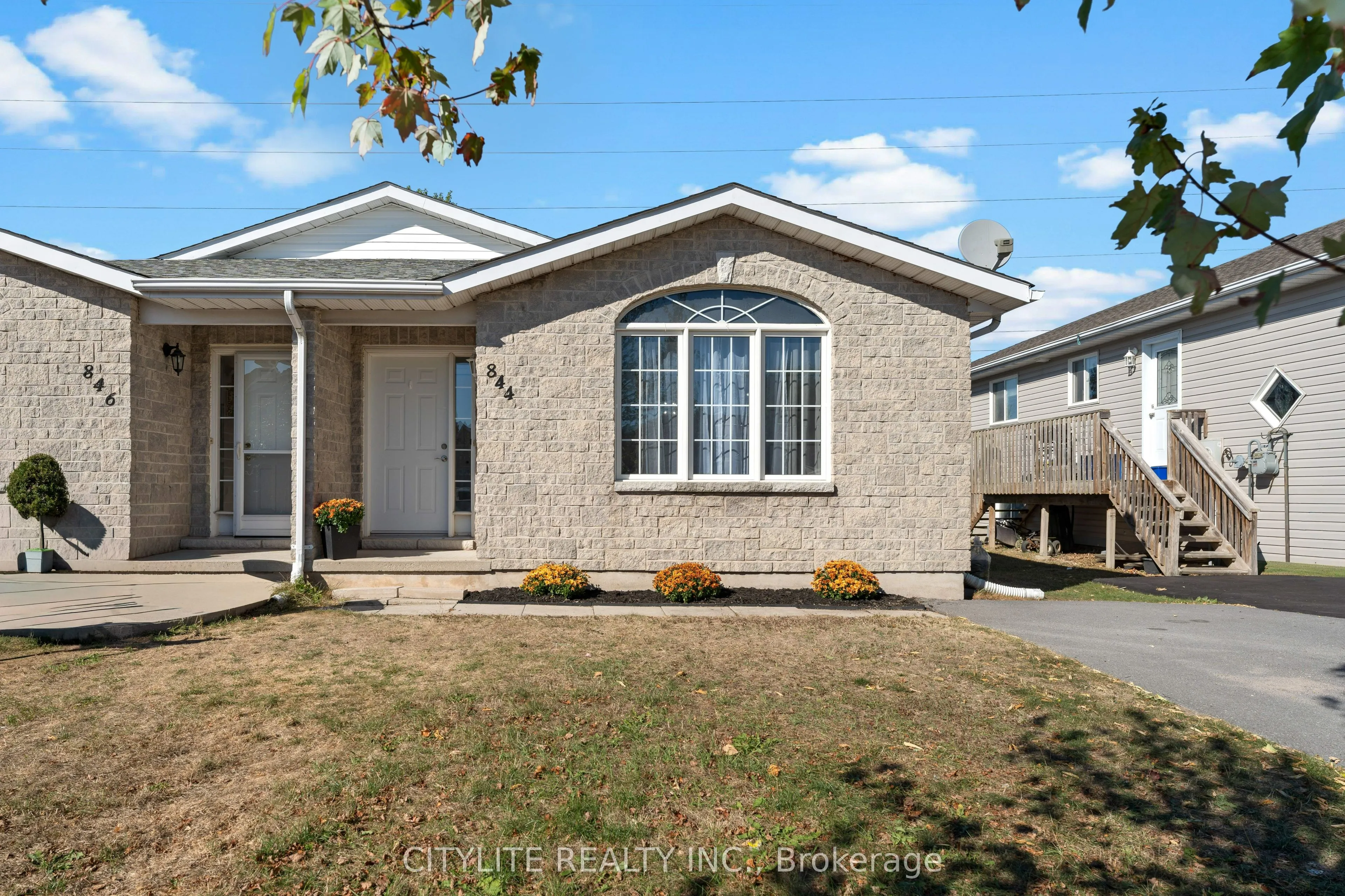 844 PEACHWOOD Street