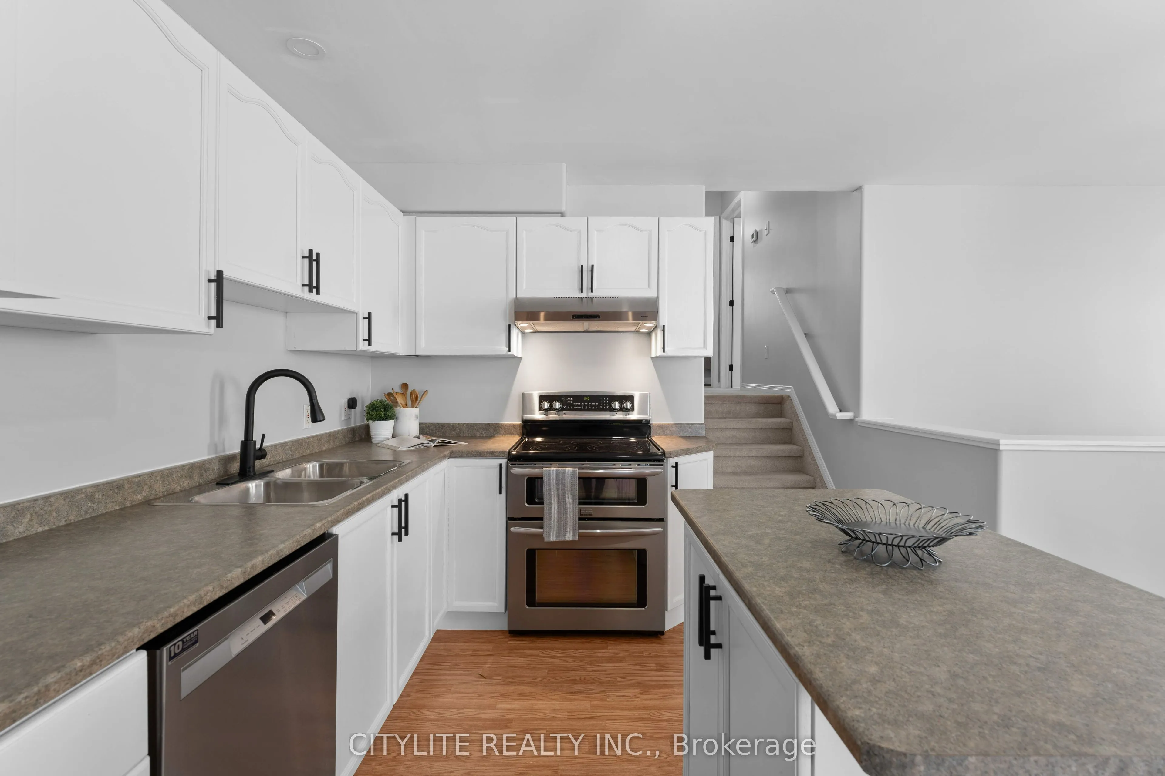 844 PEACHWOOD Street