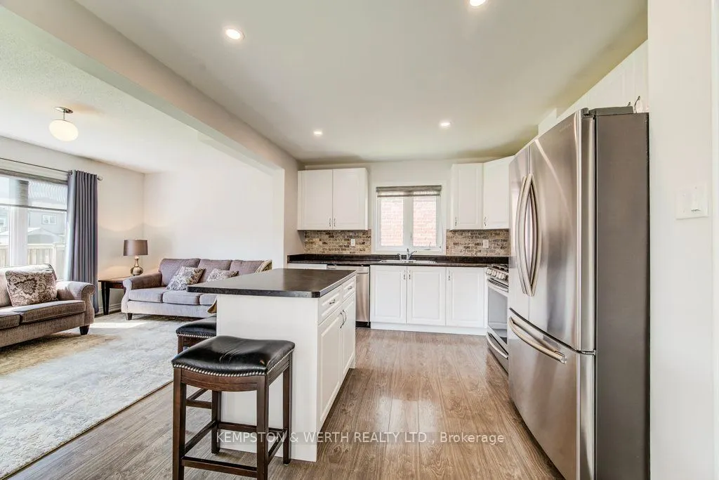 390 Armstrong Street W