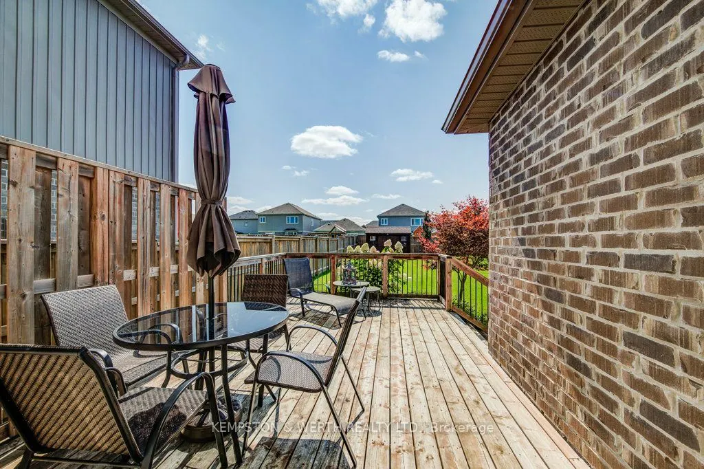 390 Armstrong Street W