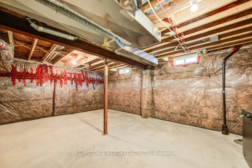 390 Armstrong Street W