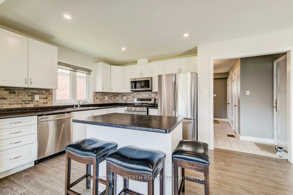 390 Armstrong Street W