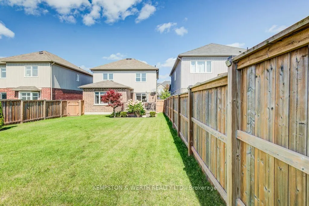 390 Armstrong Street W