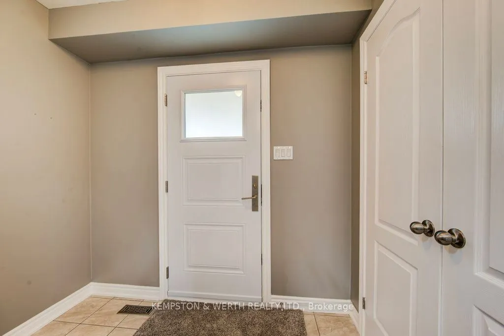 390 Armstrong Street W