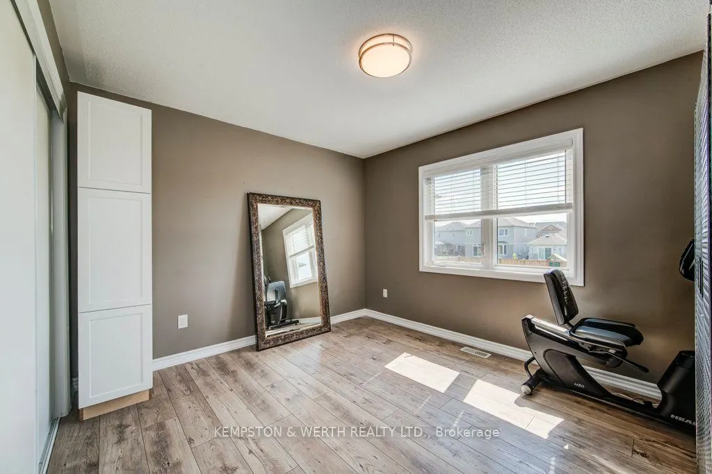390 Armstrong Street W