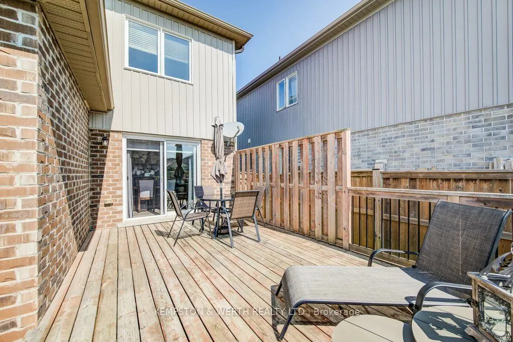 390 Armstrong Street W