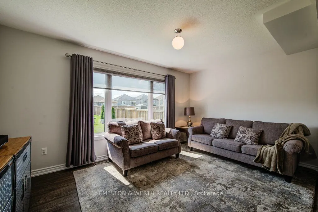 390 Armstrong Street W