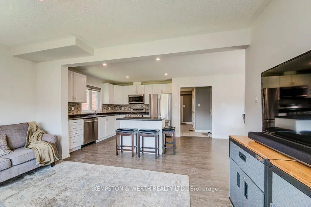 390 Armstrong Street W
