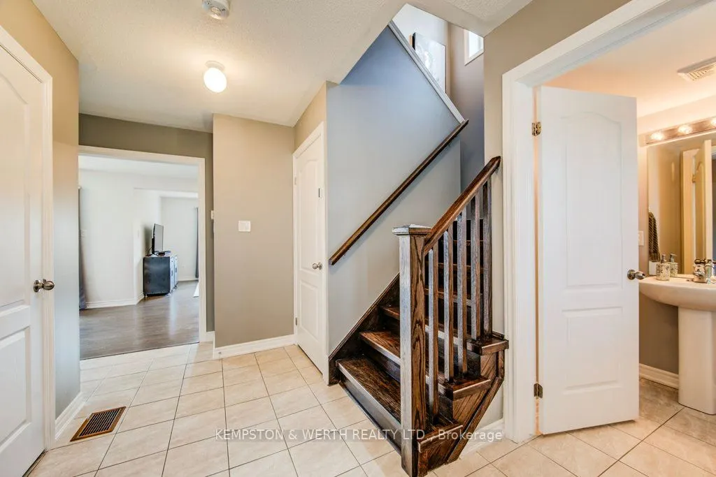 390 Armstrong Street W