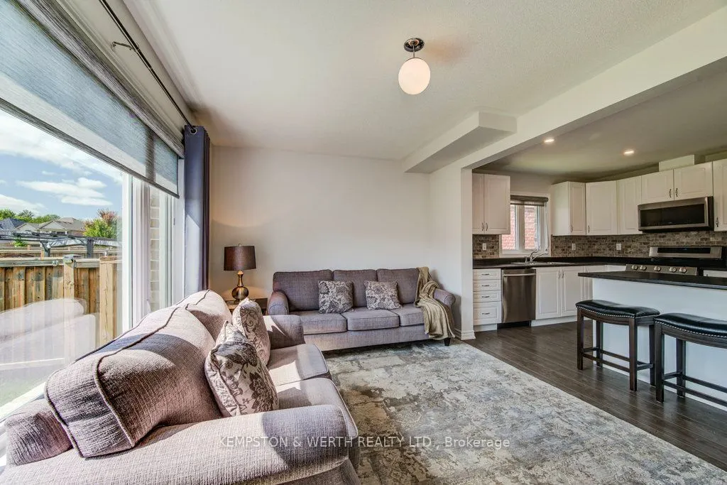 390 Armstrong Street W
