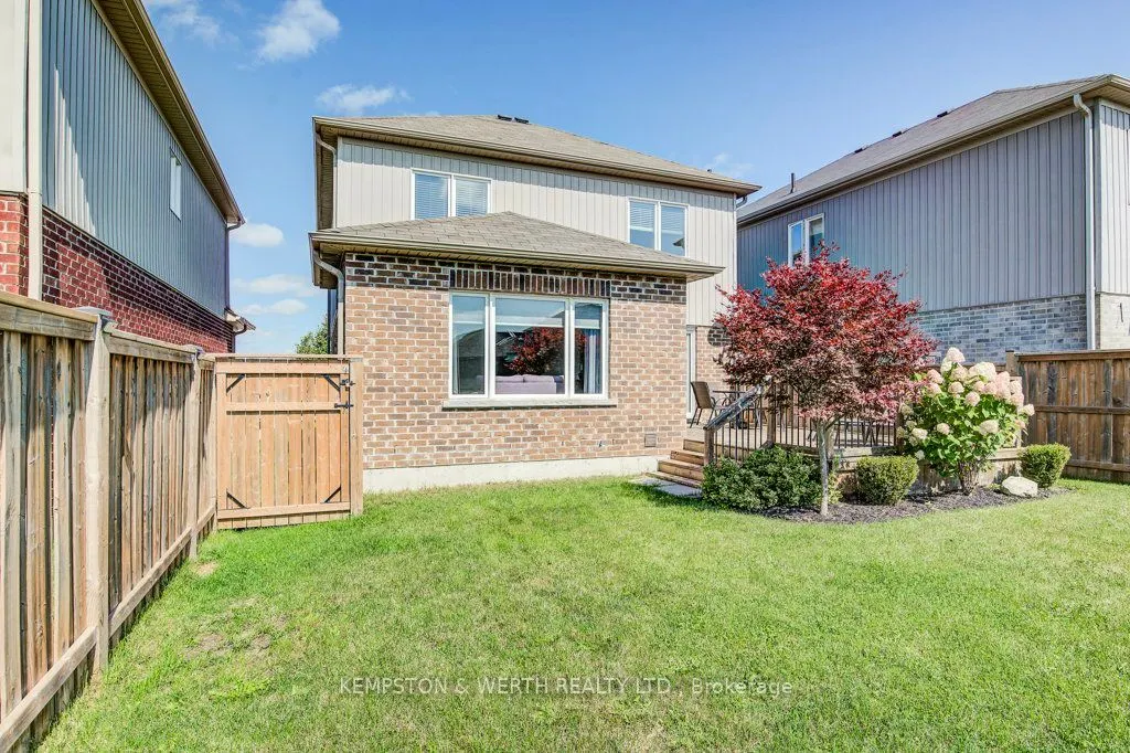 390 Armstrong Street W