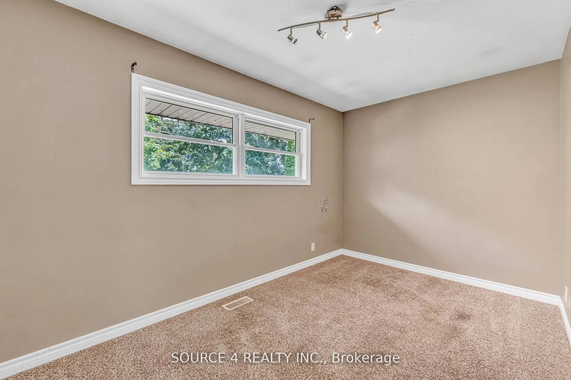 35 Vista Crescent