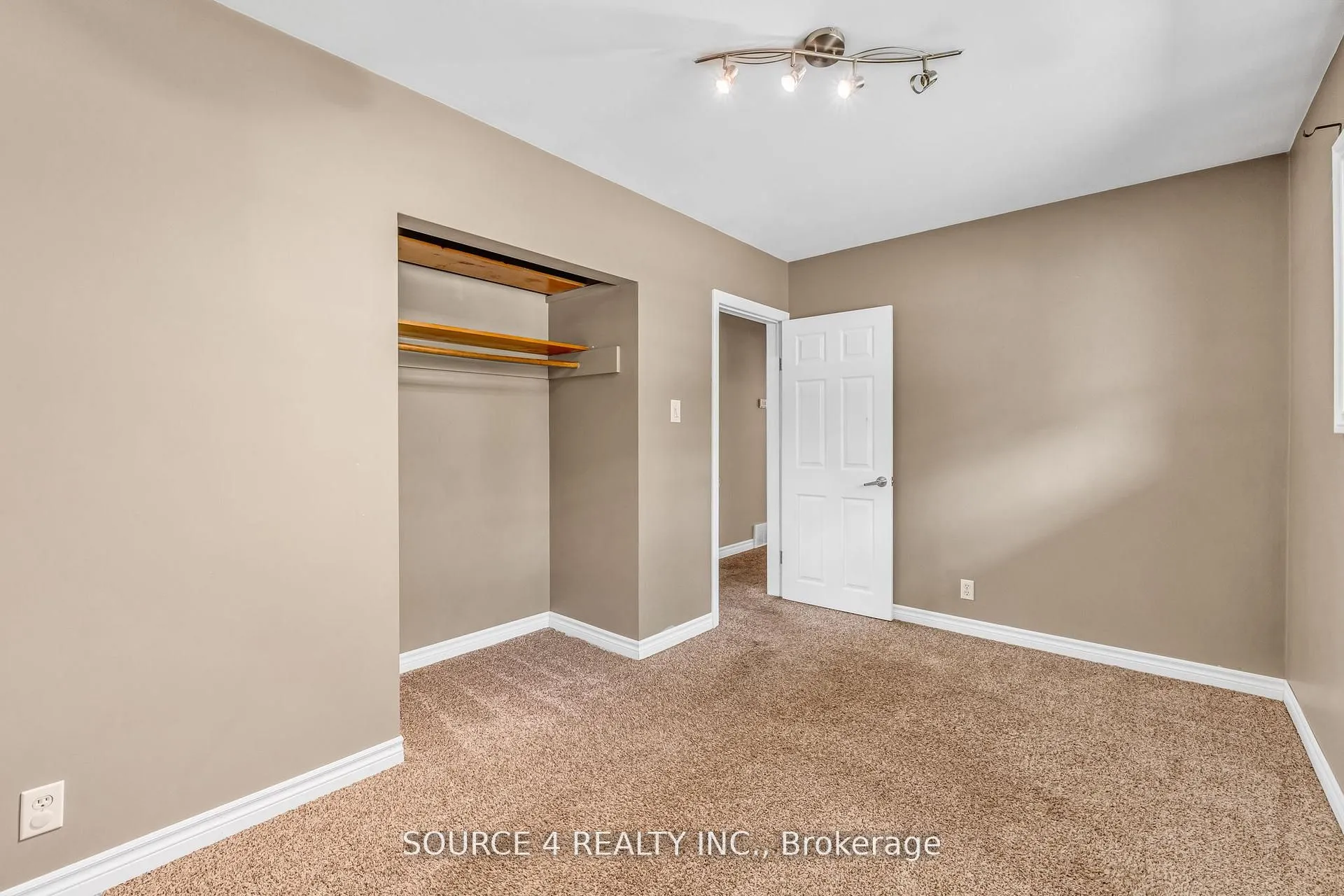 35 Vista Crescent