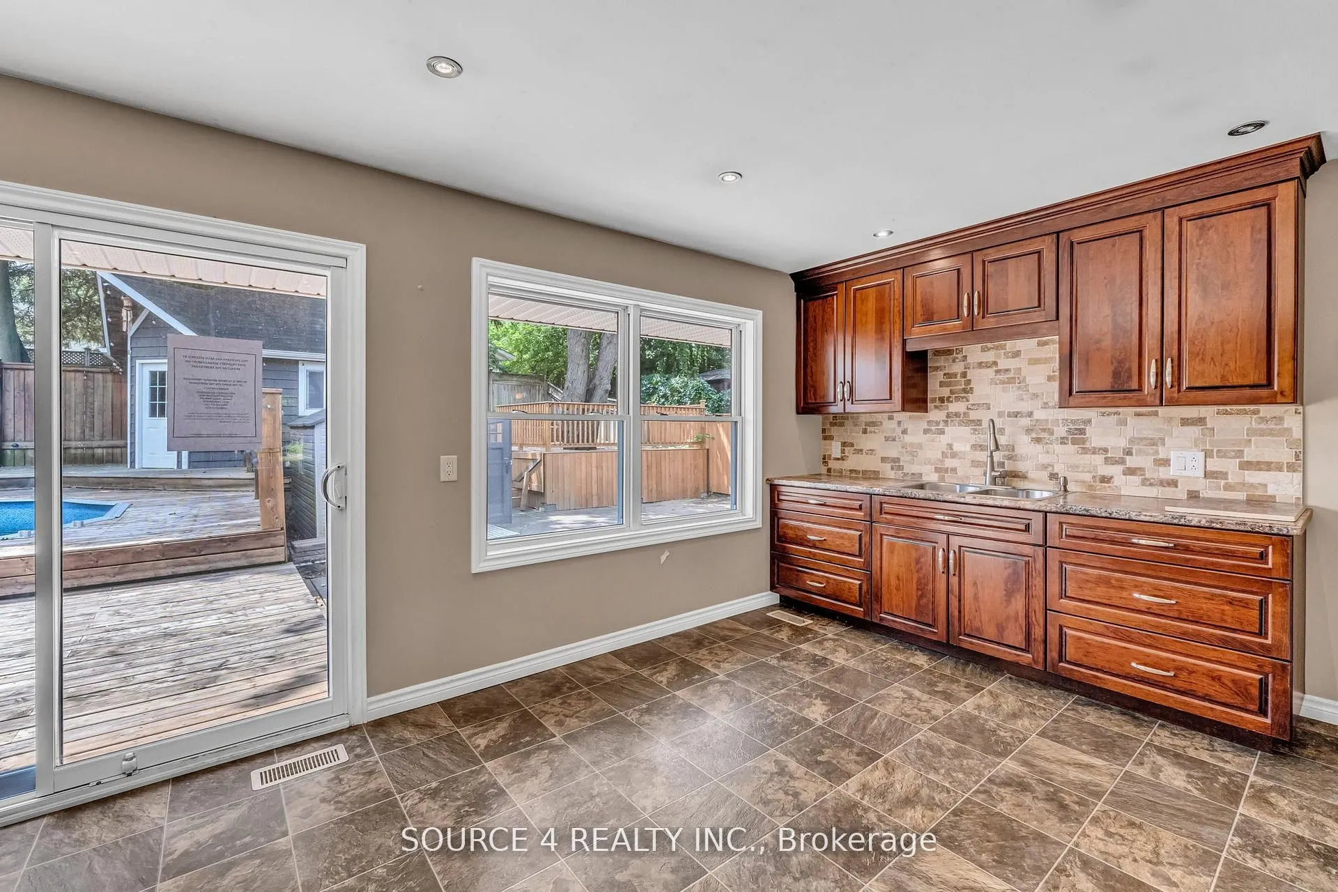 35 Vista Crescent