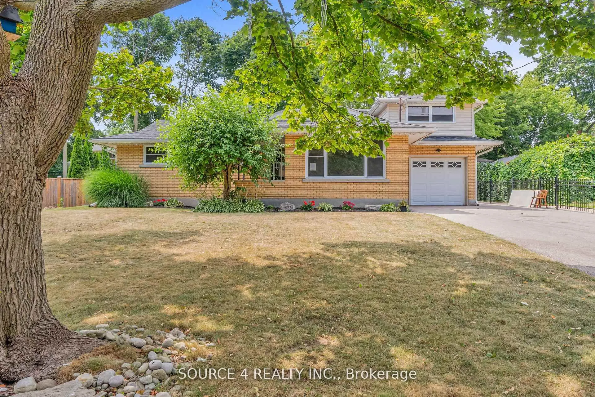 35 Vista Crescent