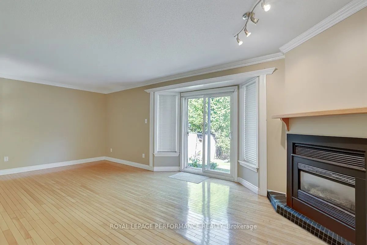 1815 Belval Crescent