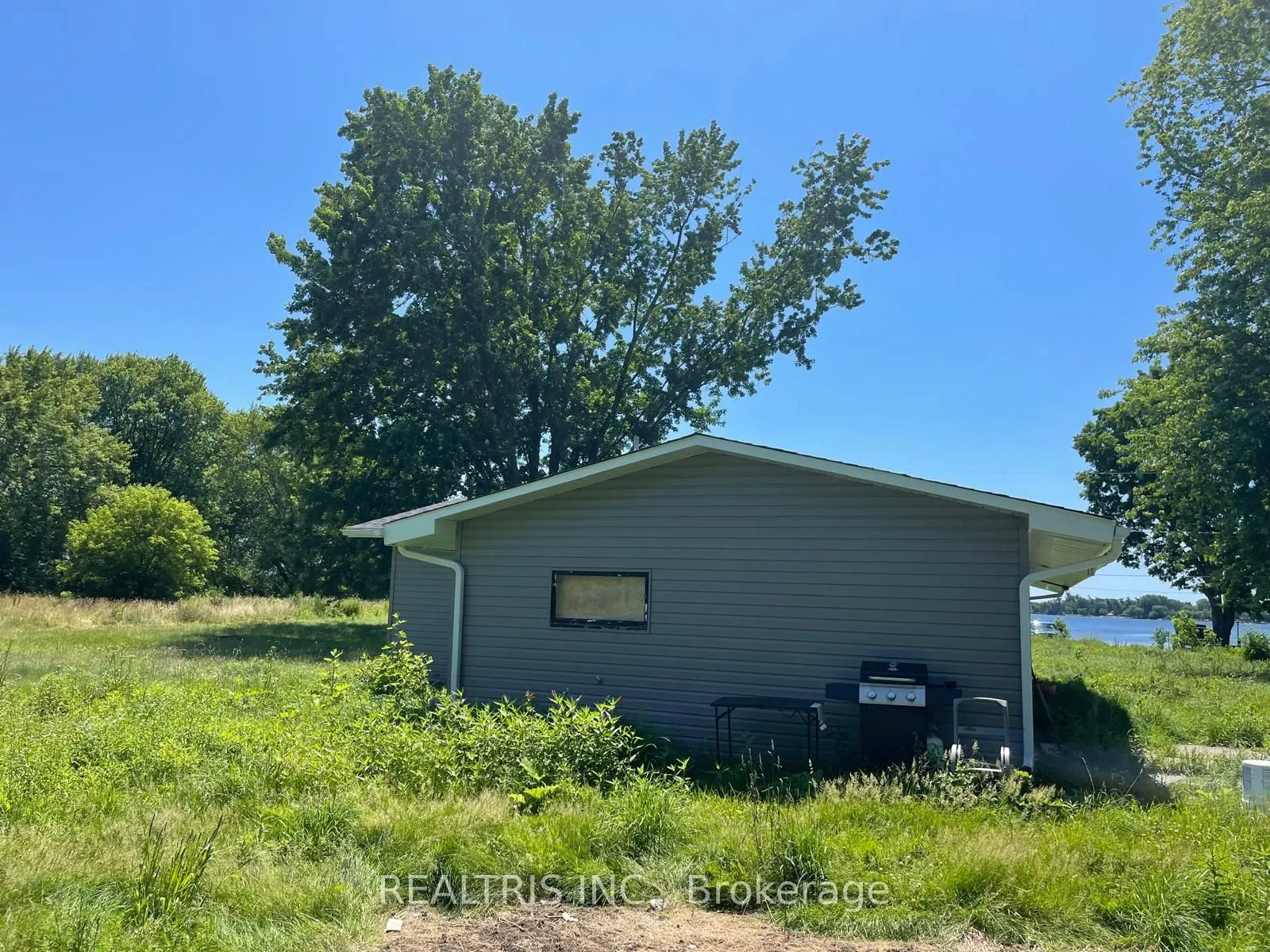 22499 Loyalist Parkway