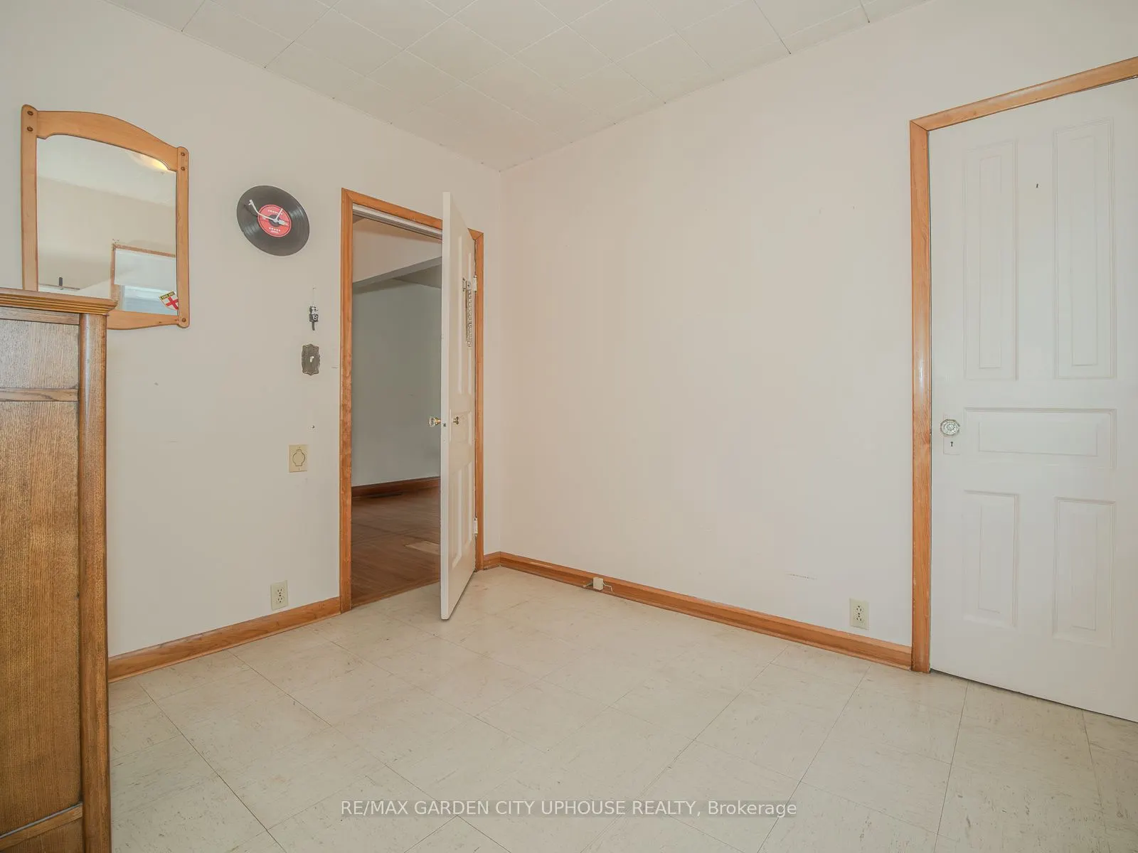 42 Grantham Avenue S