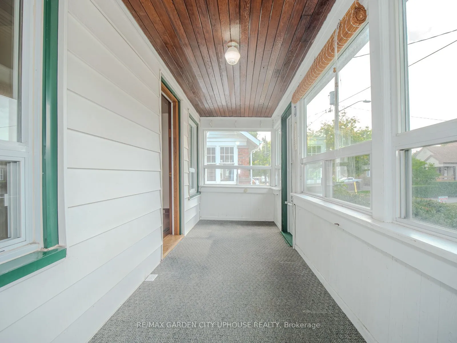 42 Grantham Avenue S