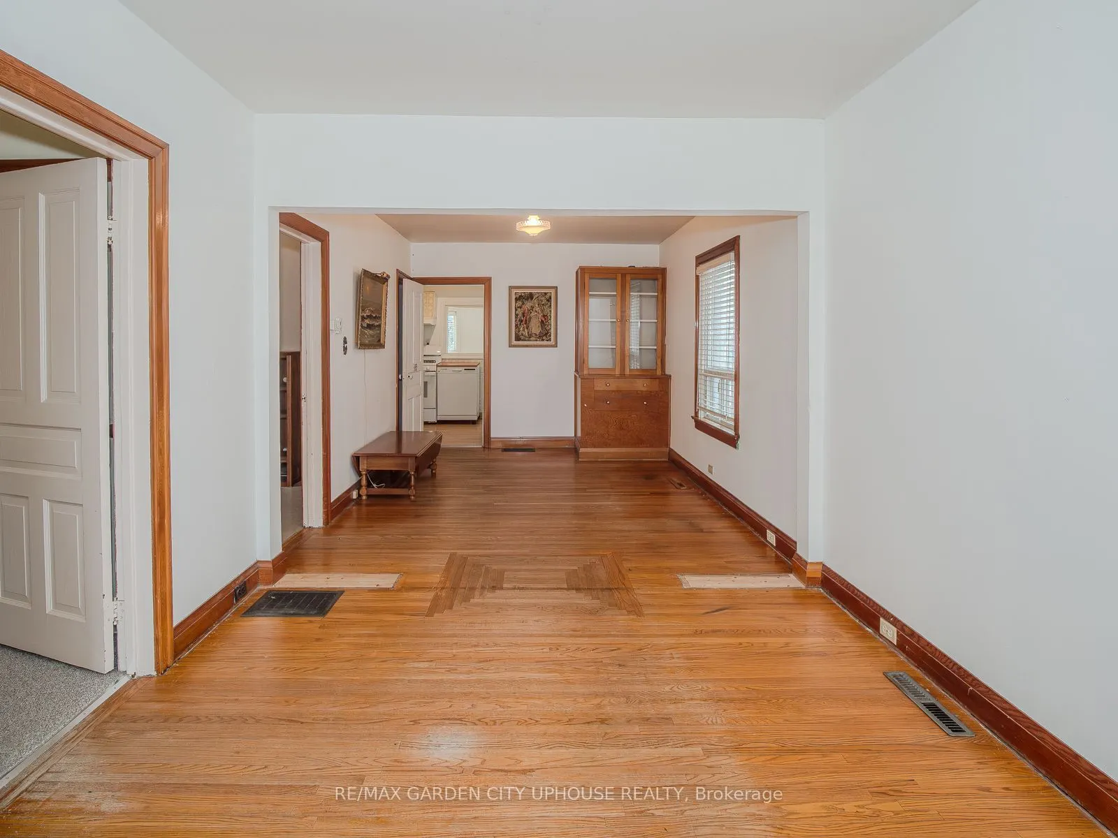 42 Grantham Avenue S