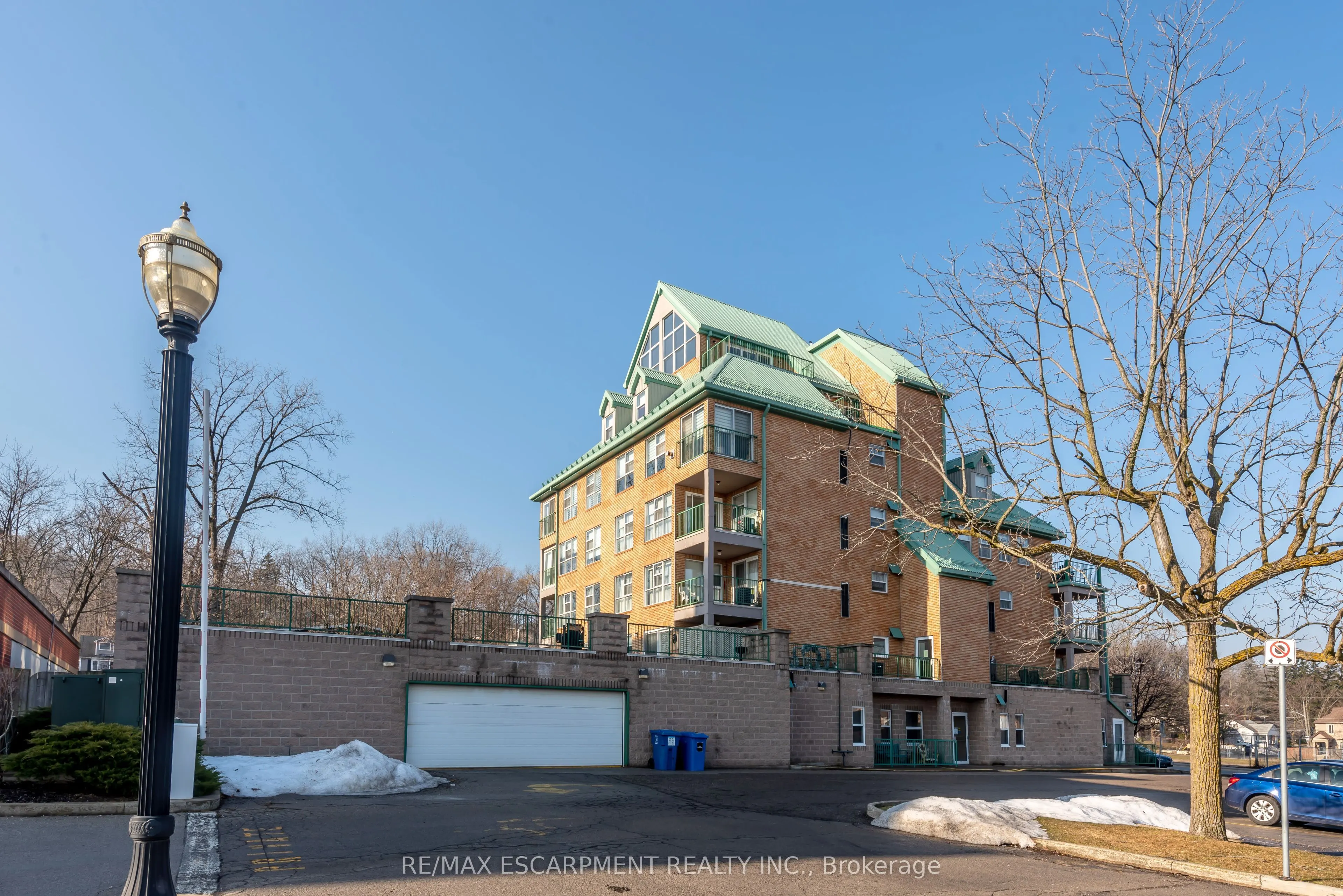 19 Lake Avenue S, #102