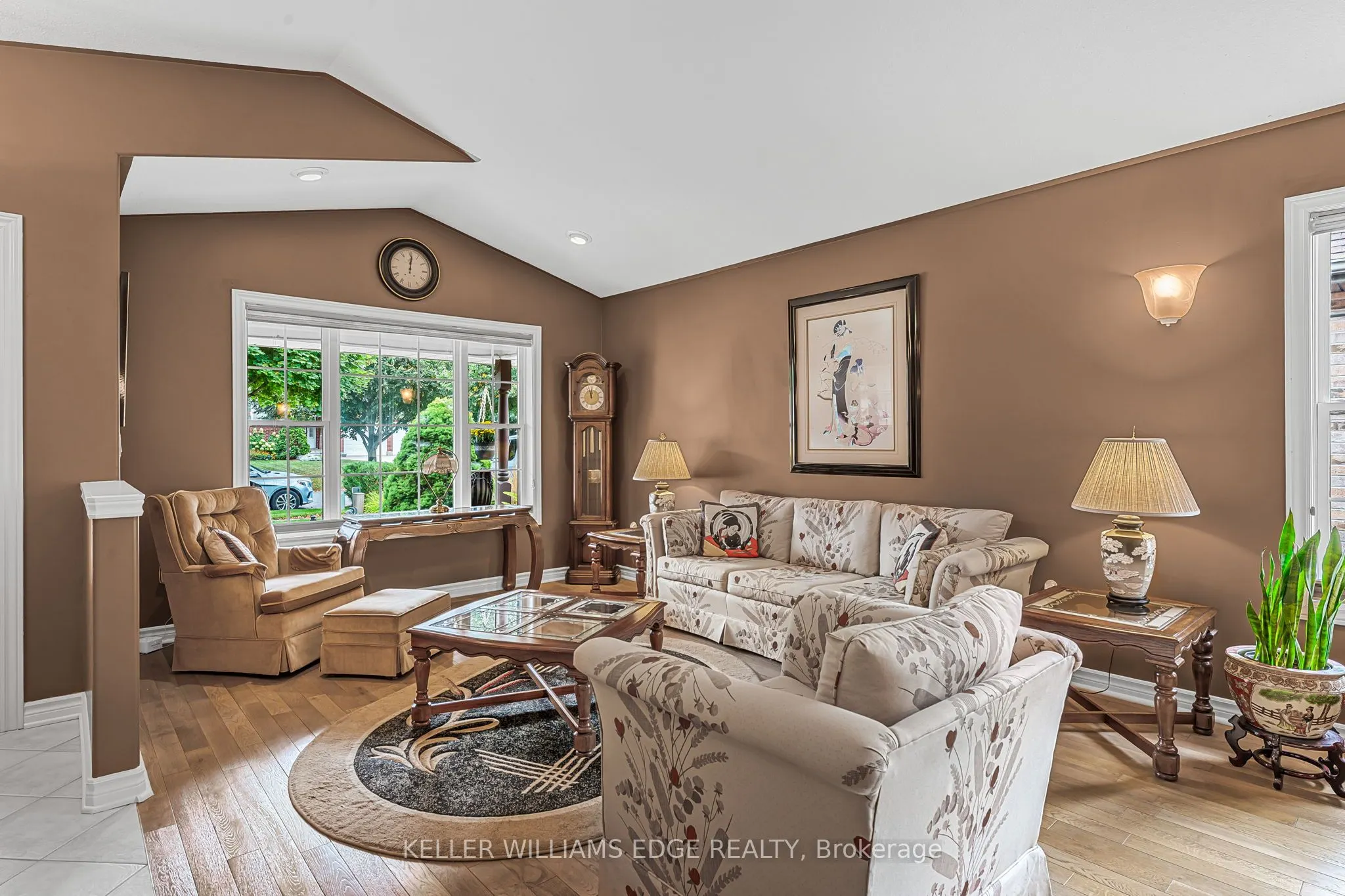 8 Oakridge Boulevard