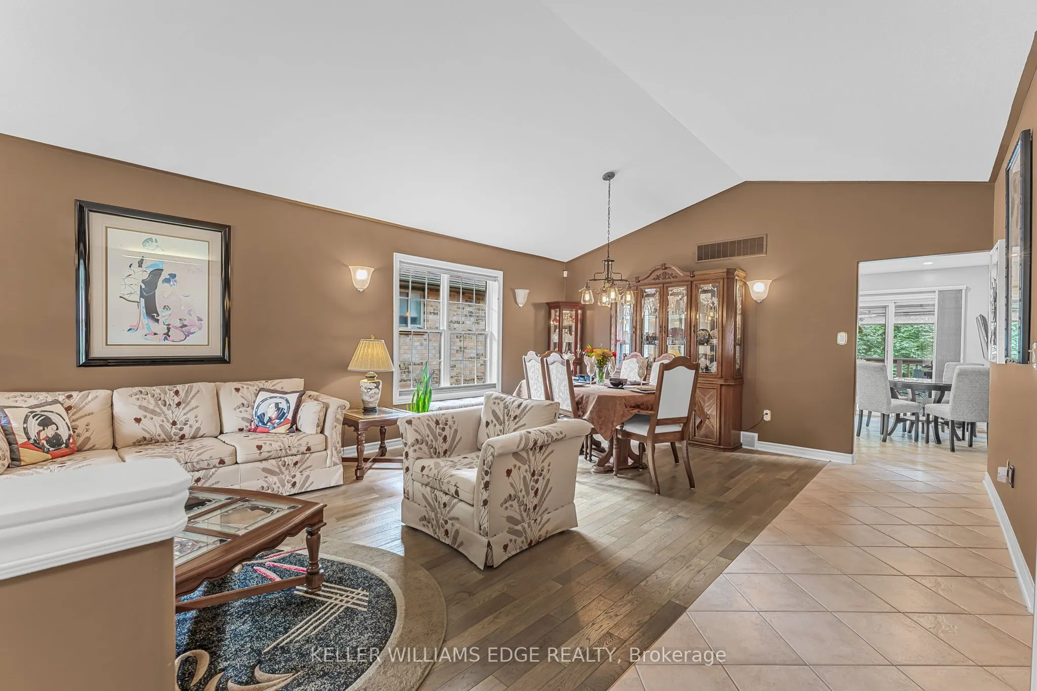 8 Oakridge Boulevard