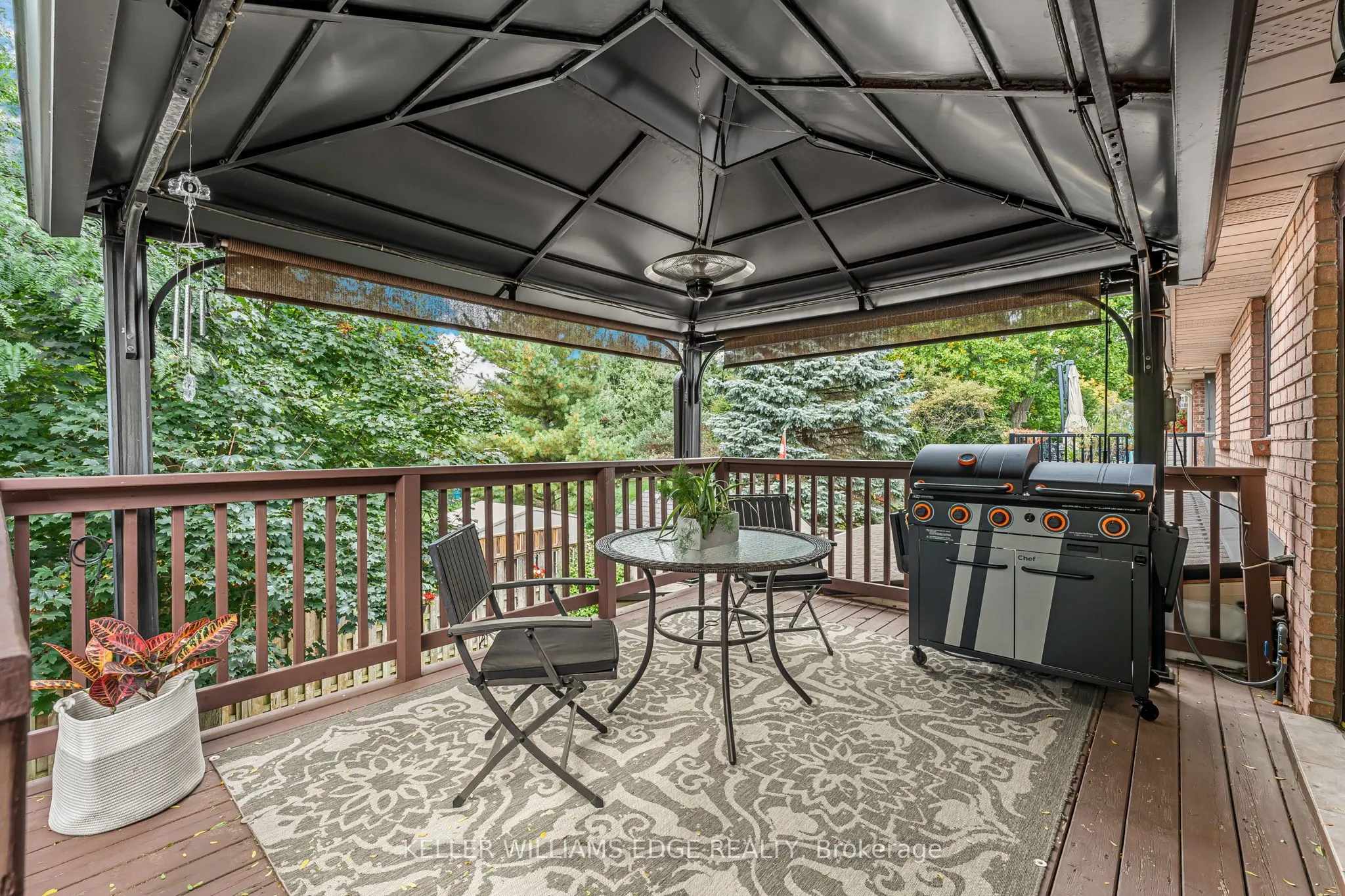 8 Oakridge Boulevard