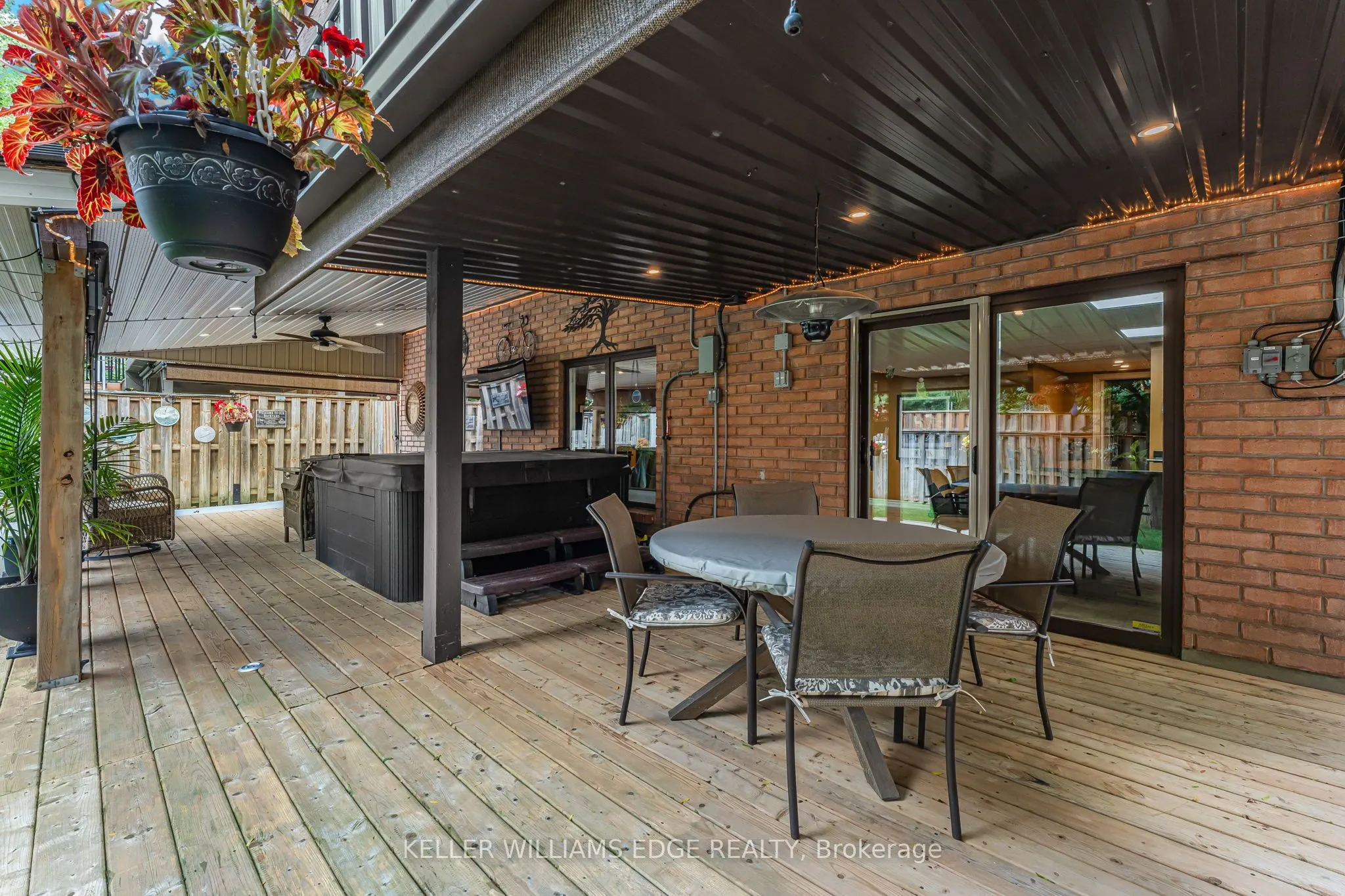 8 Oakridge Boulevard