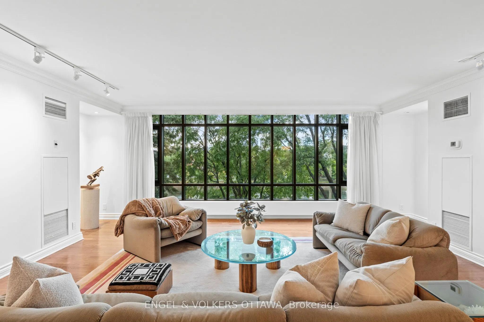 111 Echo Drive, #406