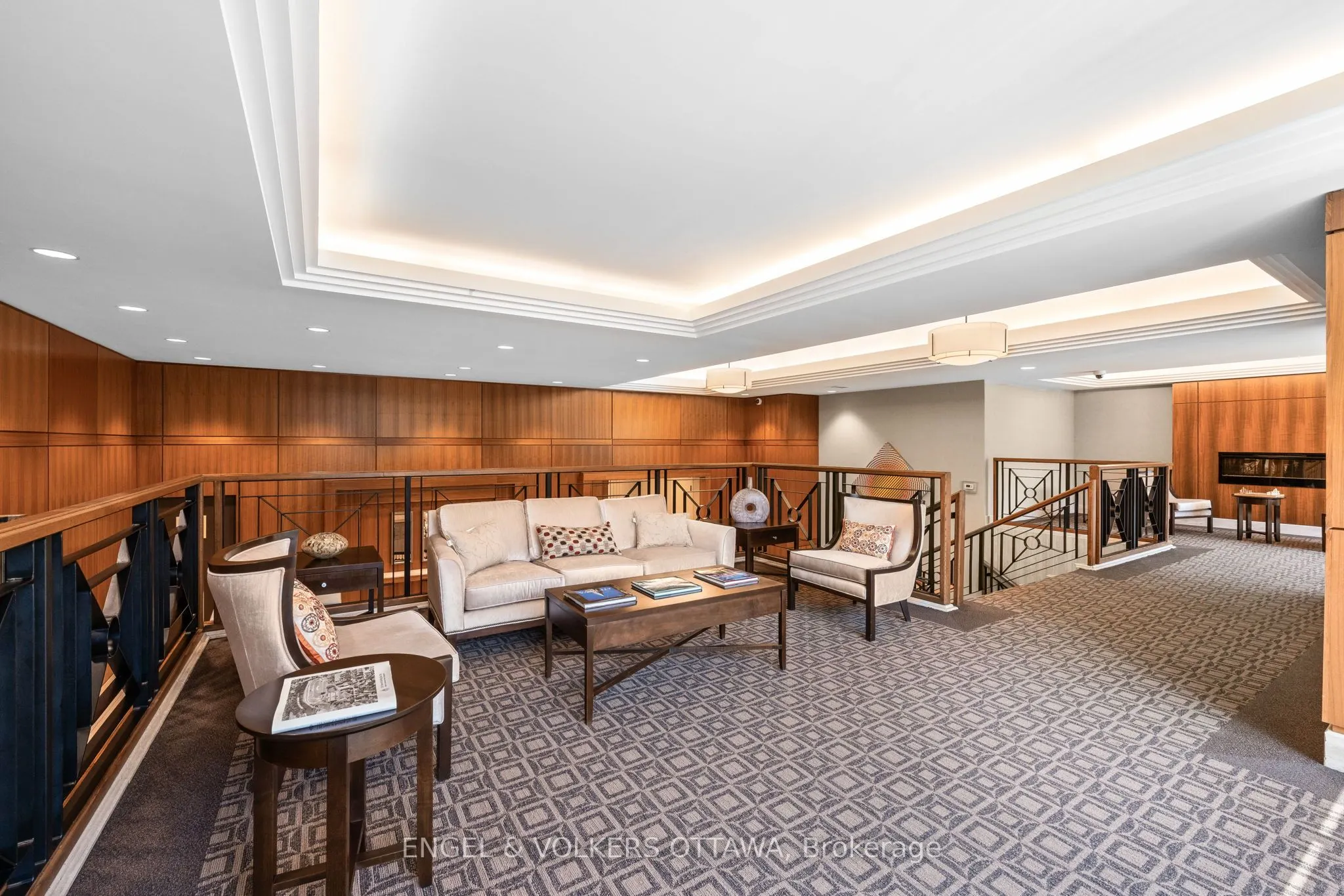 111 Echo Drive, #406