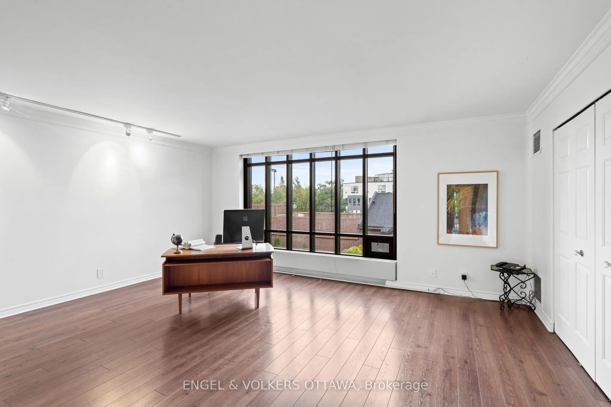 111 Echo Drive, #406