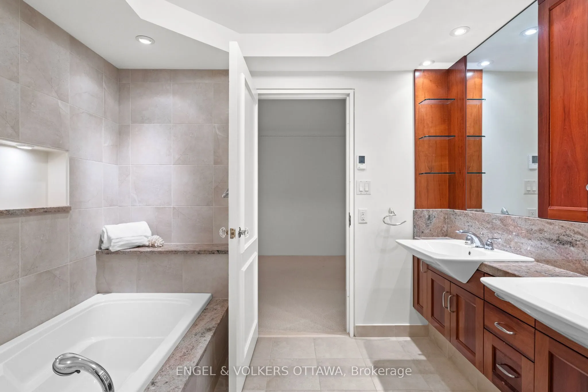 111 Echo Drive, #406