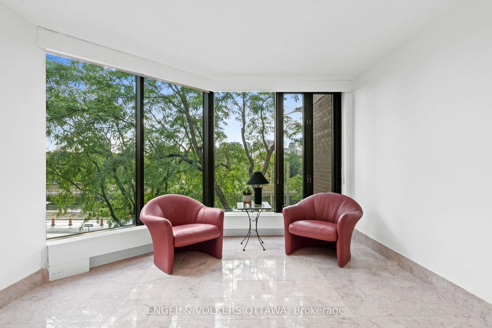 111 Echo Drive, #406