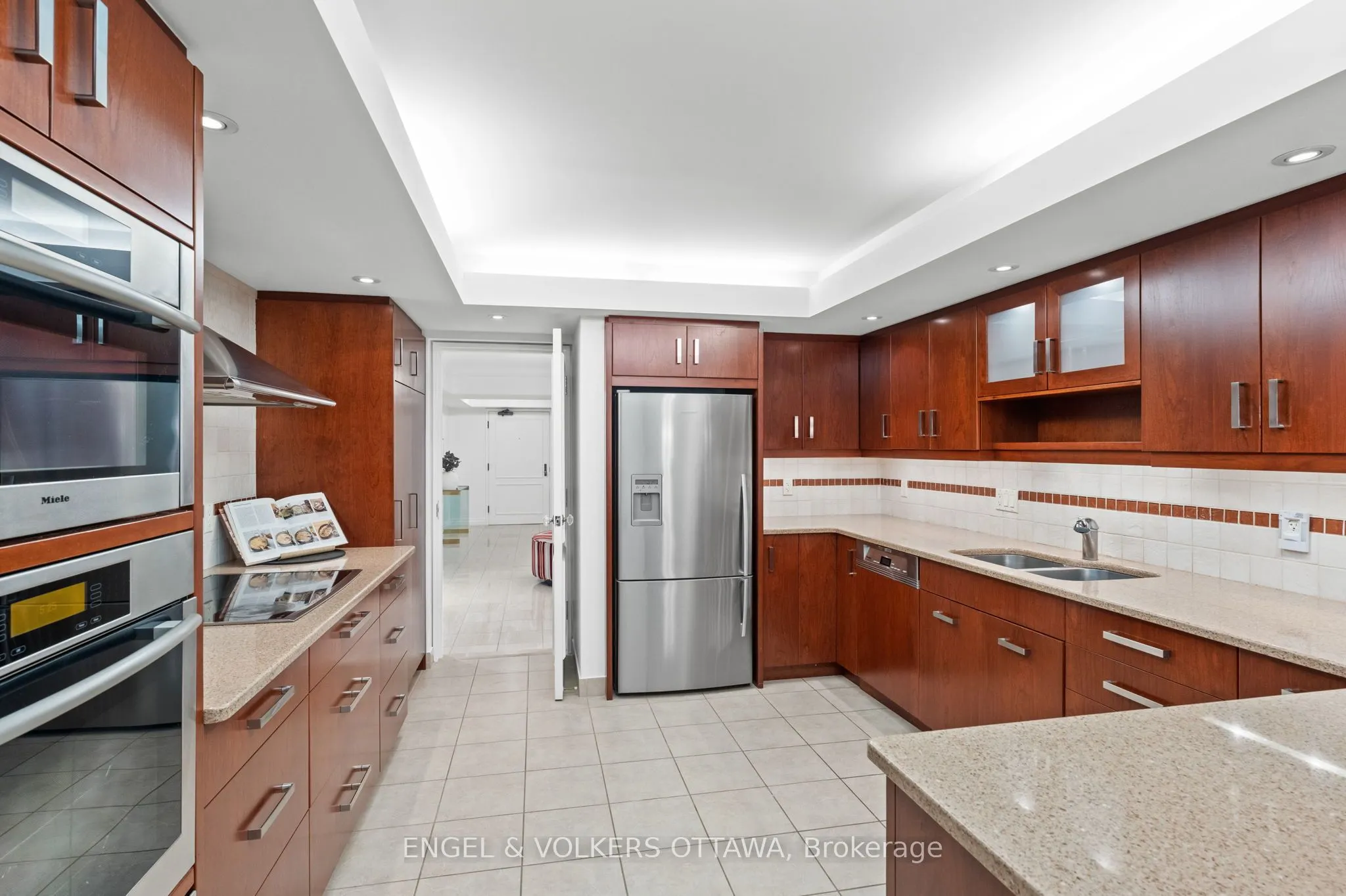 111 Echo Drive, #406