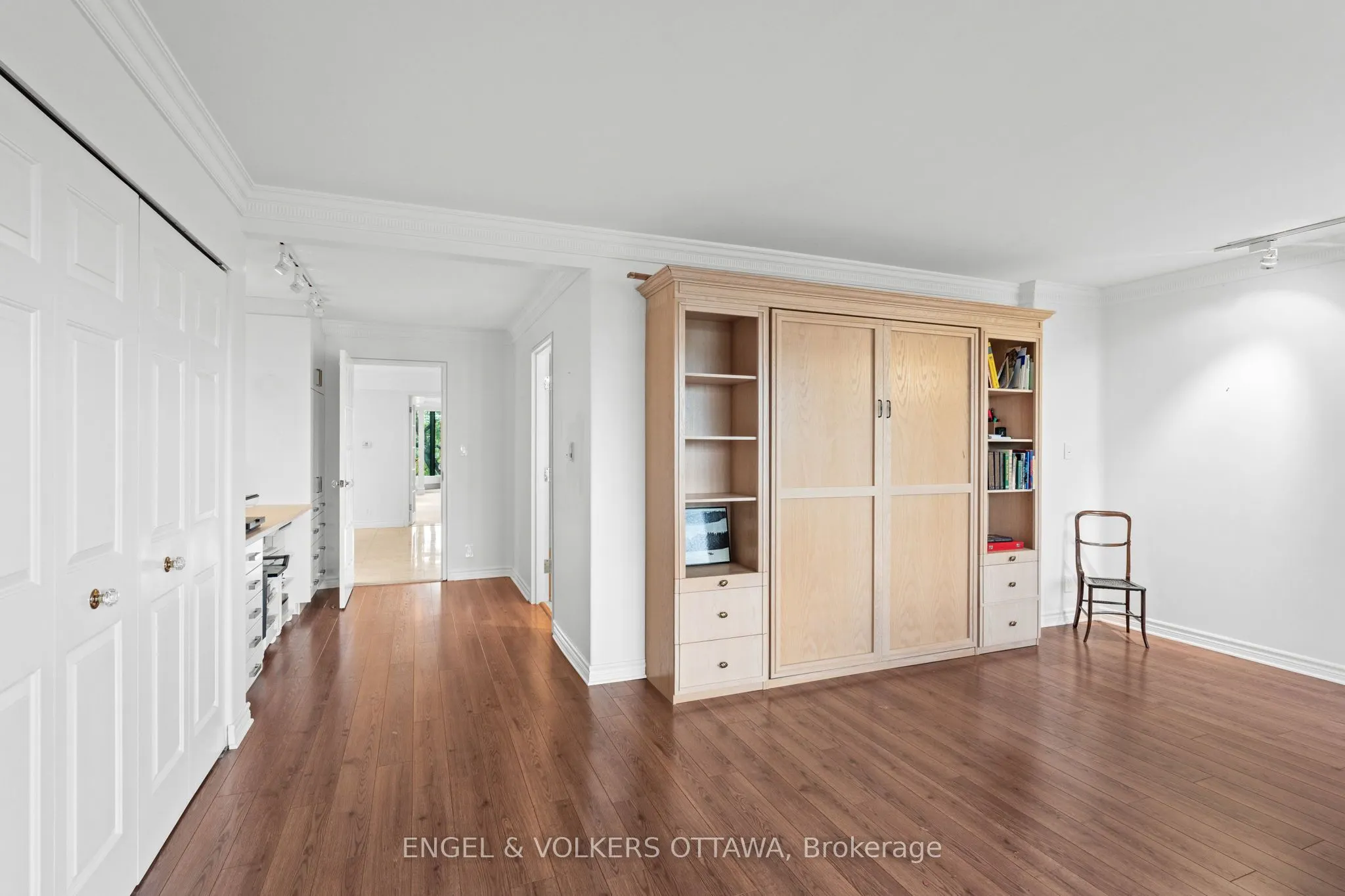 111 Echo Drive, #406