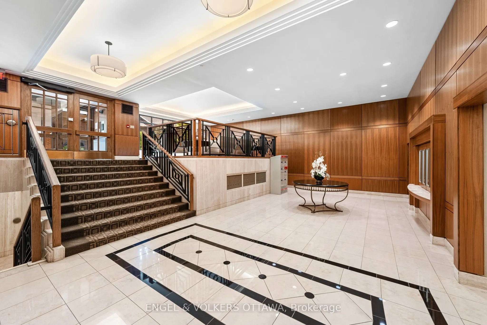 111 Echo Drive, #406