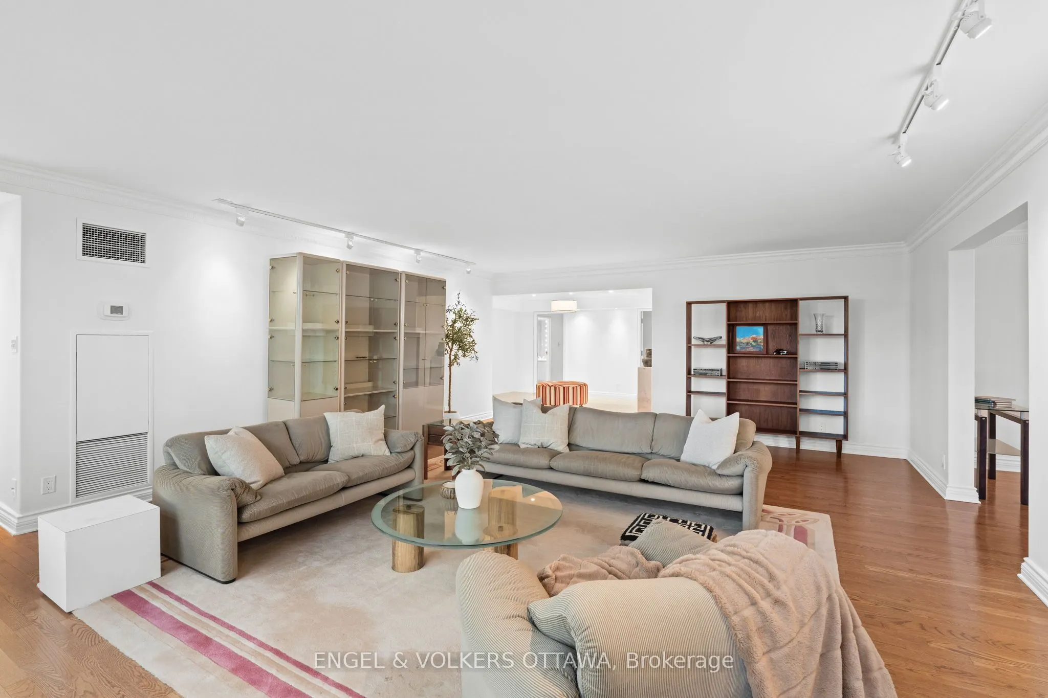 111 Echo Drive, #406
