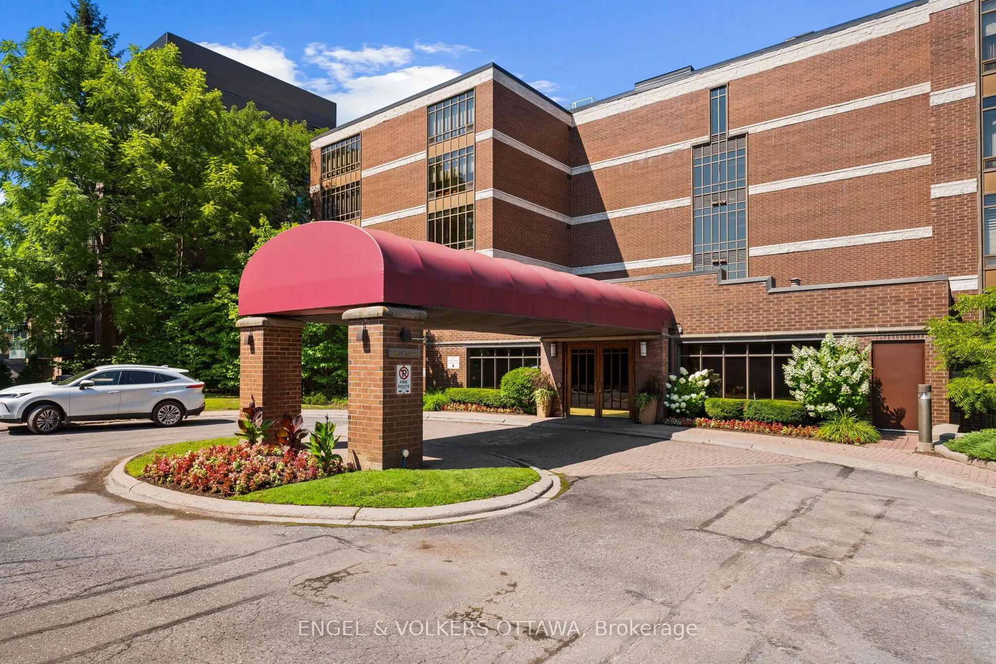 111 Echo Drive, #406
