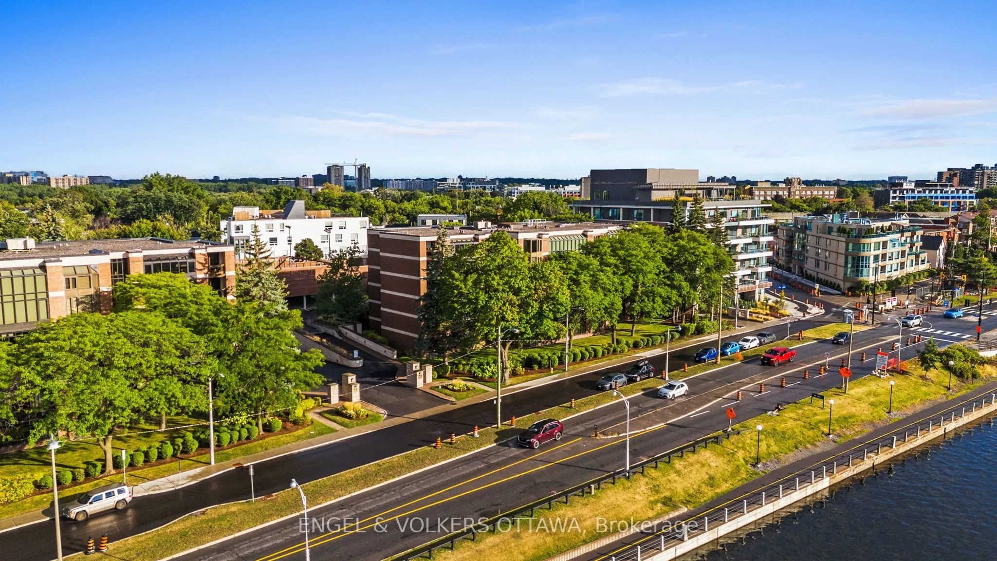 111 Echo Drive, #406