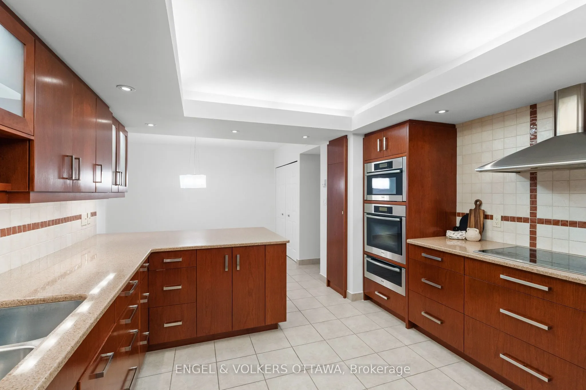 111 Echo Drive, #406