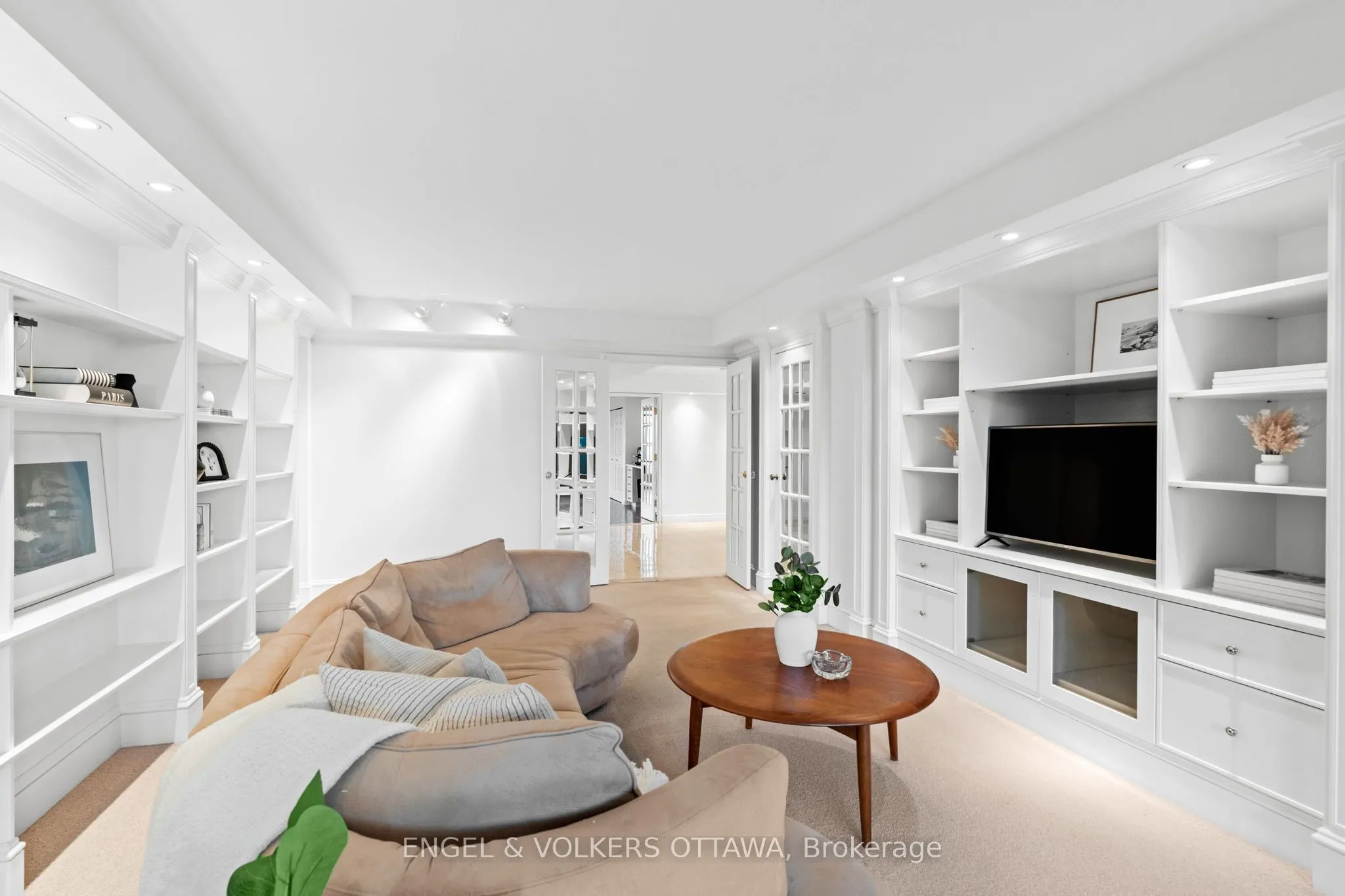 111 Echo Drive, #406