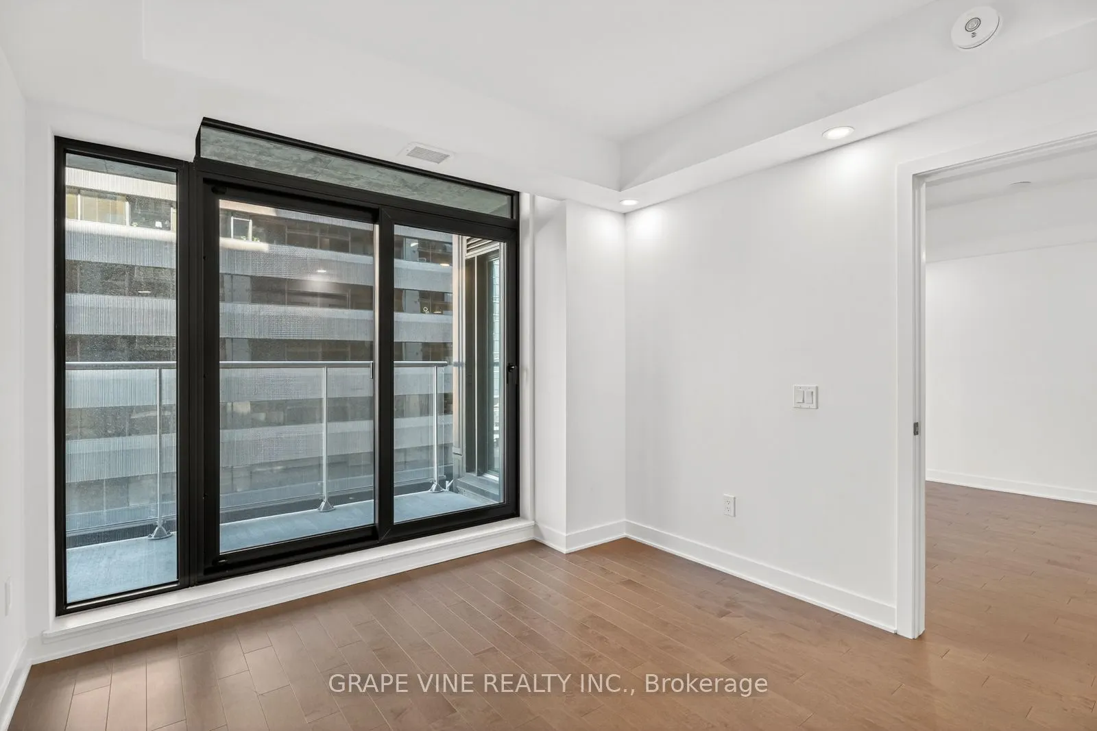 340 Queen Street, #501