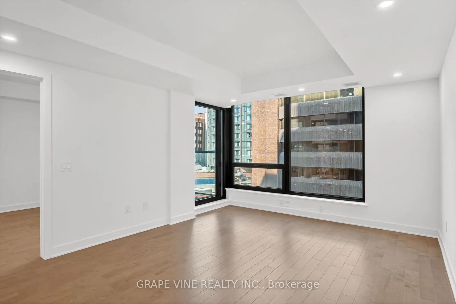 340 Queen Street, #501