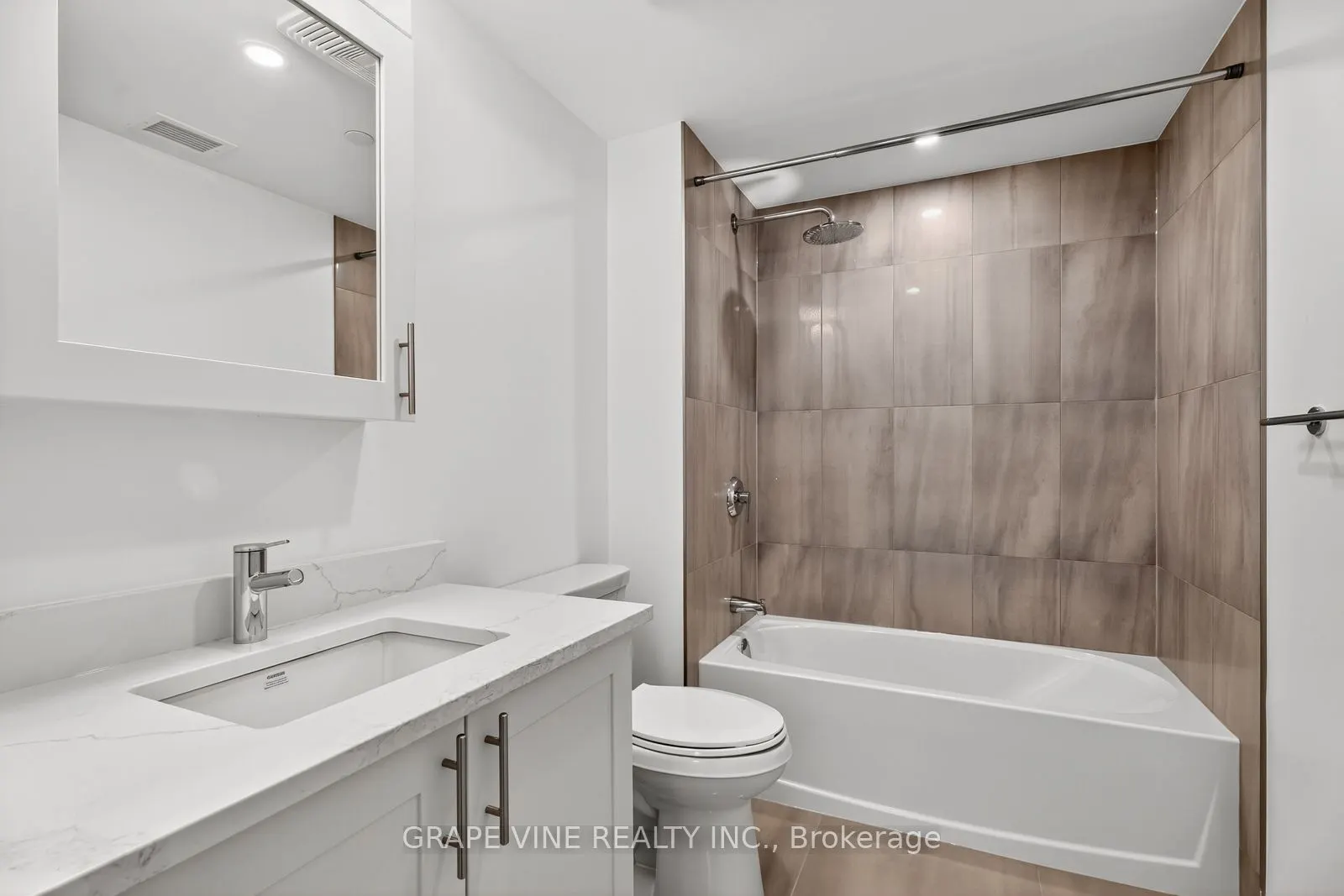 340 Queen Street, #501