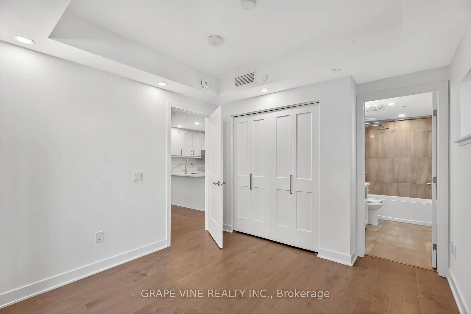 340 Queen Street, #501