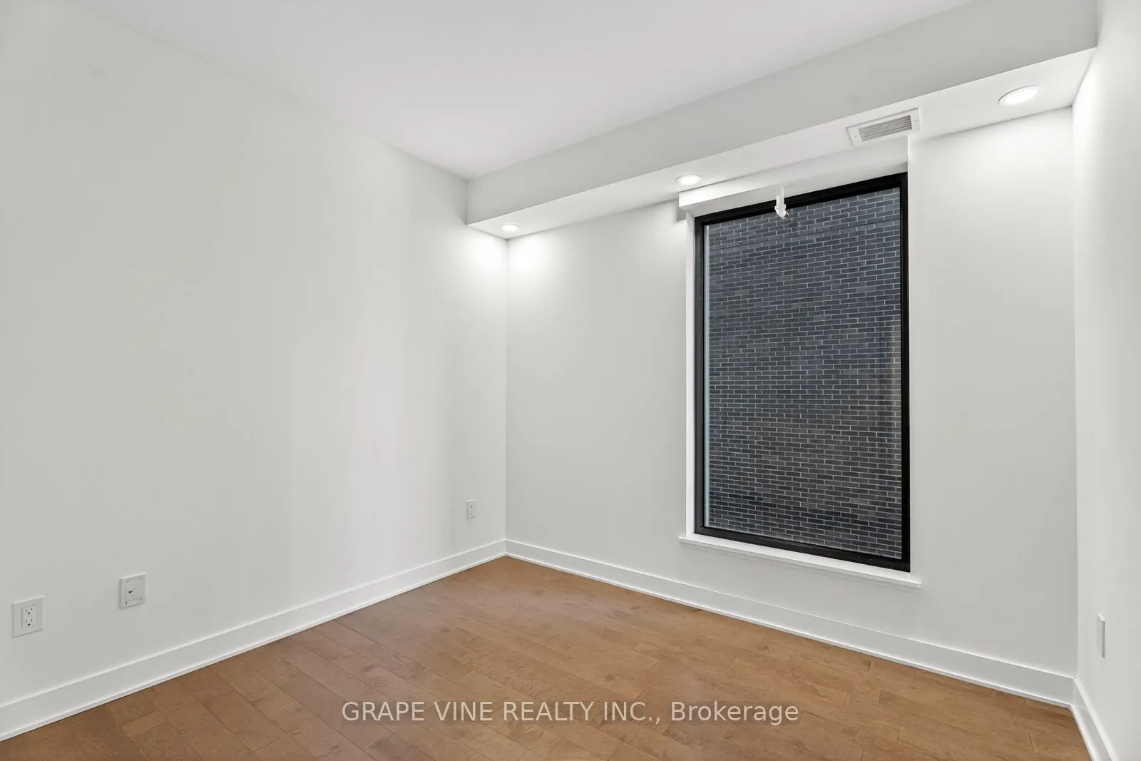 340 Queen Street, #501