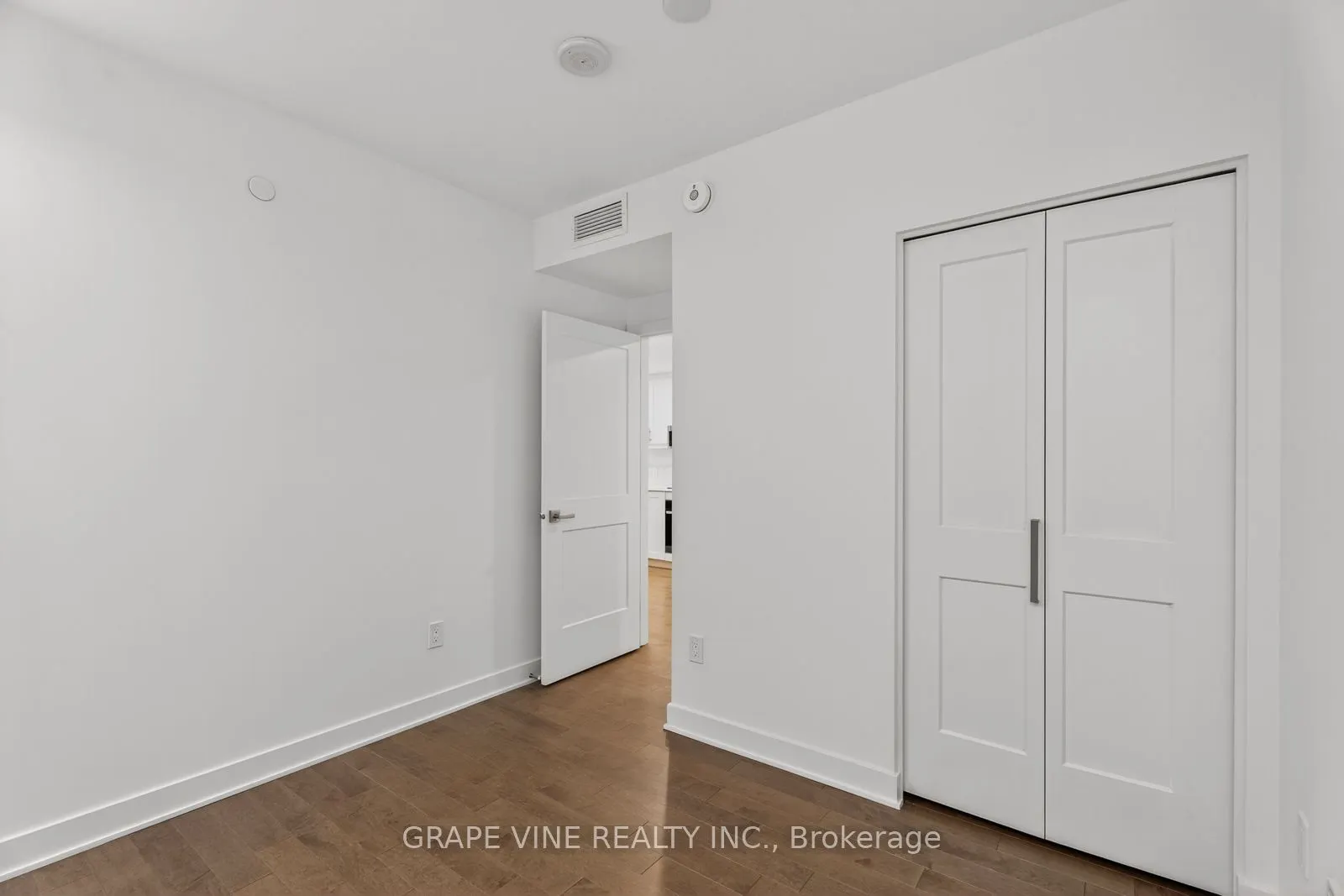 340 Queen Street, #501